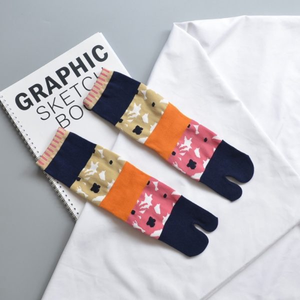 Japanese Multi-Color Jacquard Carrot Chestnut Flower Artistic Cute Two-Toe Socks Mid-Calf Tabi Toe Socks Trendy Socks - Image 34