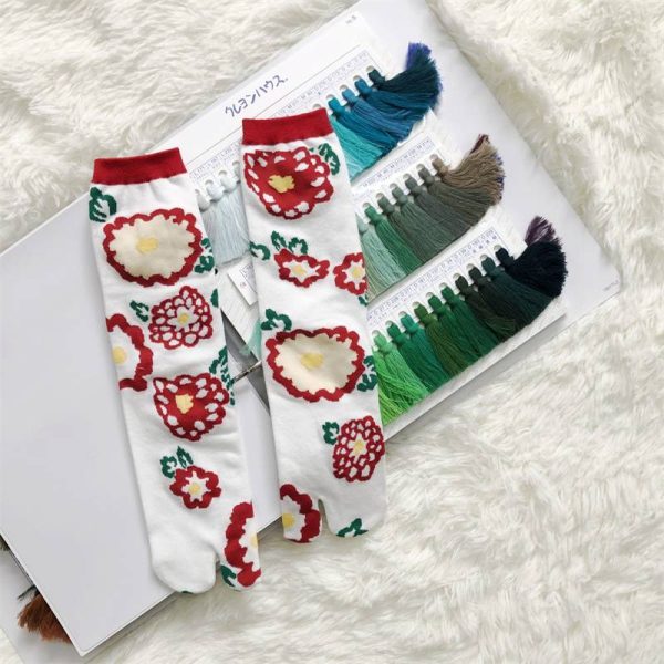Japanese Multi-Color Jacquard Carrot Chestnut Flower Artistic Cute Two-Toe Socks Mid-Calf Tabi Toe Socks Trendy Socks - Image 32