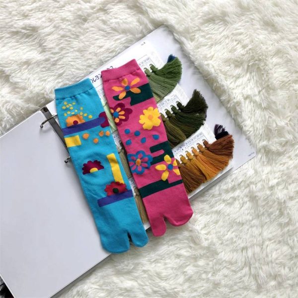 Japanese Multi-Color Jacquard Carrot Chestnut Flower Artistic Cute Two-Toe Socks Mid-Calf Tabi Toe Socks Trendy Socks - Image 25